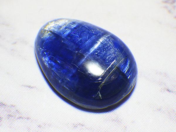 カイヤナイト（約12.74×8.95×3.8mm）