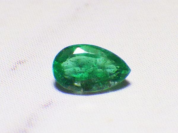 エメラルド・１（約4.2×2.8×1.9mm）1枚目の画像
